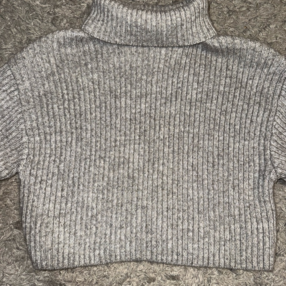 H&M Heather Gray Ribbed Turtleneck Sweater